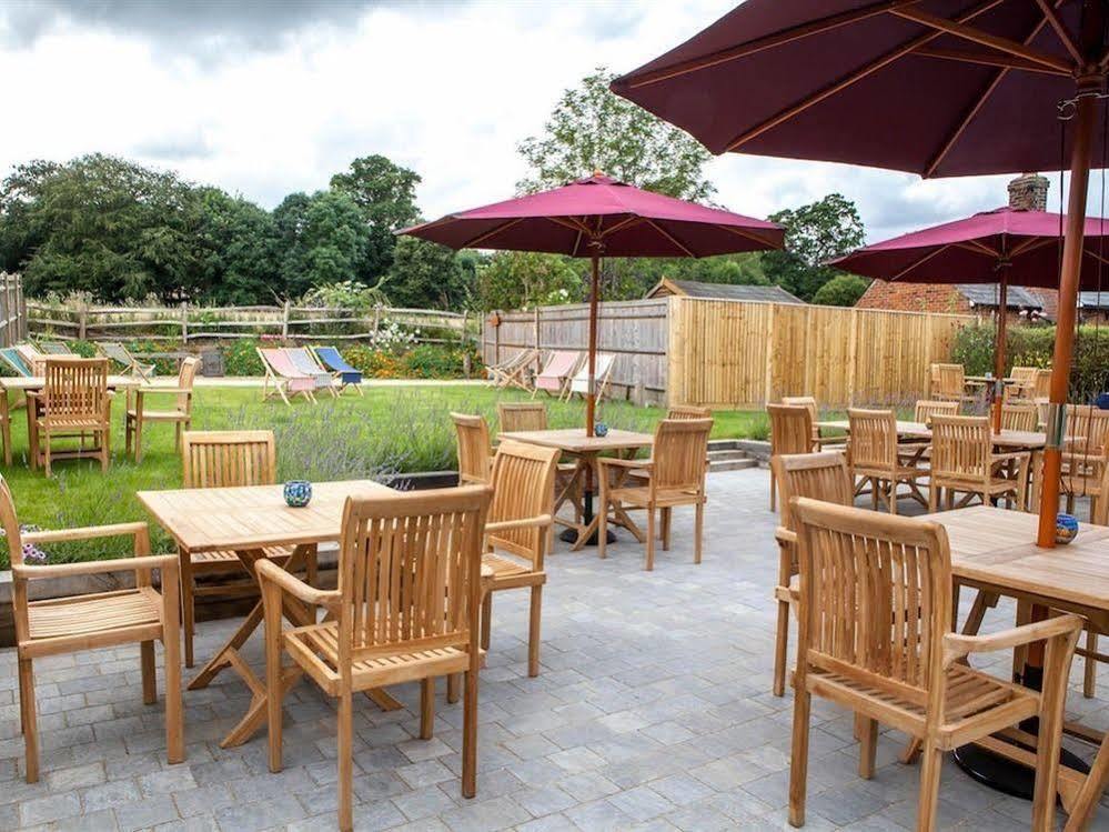 The Horse & Cart Hotel Peasmarsh Bagian luar foto